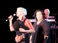 rosie-odonnell-cyndi-lauper-performing